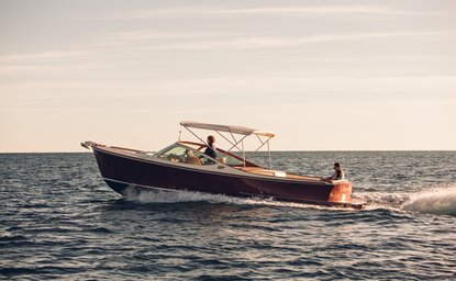 Motorboat cutting through calm waters near Amanvari, Mexico.