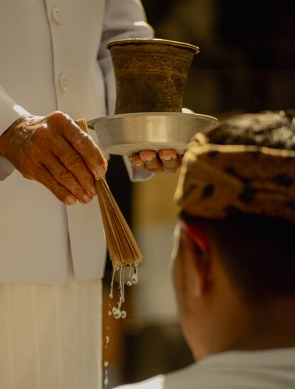 Amandari, Indoneisa - Melukat Water Blessing with Priest