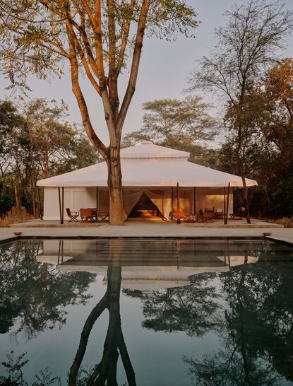 Grand tented pavilion with infinity pool at Aman-i-Khas, India, at dusk.