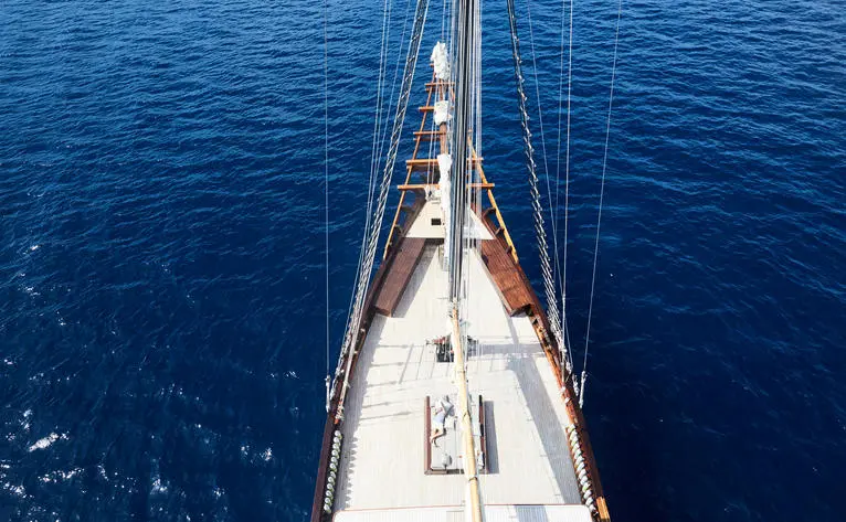 Sailing yacht's bow extending into deep blue waters at Amandira.