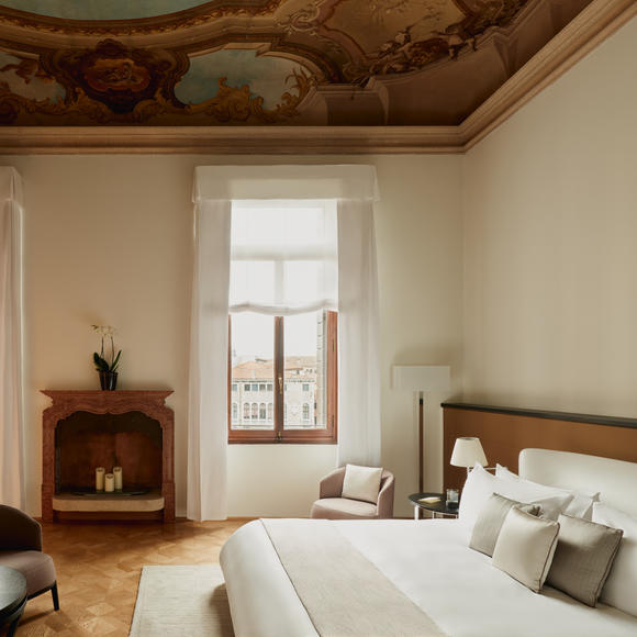 Aman Venice, Italy - Papadopoli Stanza Canal Grande Bedroom