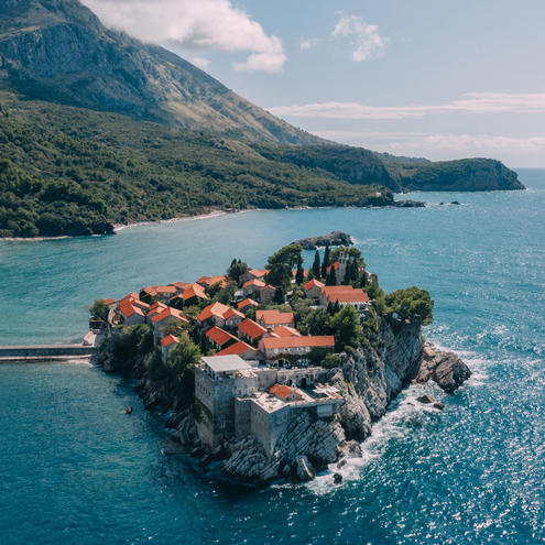 Aman Sveti Stefan square
