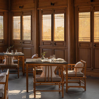 Amandayan, China - Dining