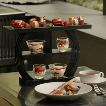 aman_tokyo_cafe_strawbwerry_foret_dessert_sq