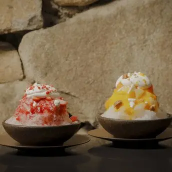 Deux coupes de glace pilée aux fruits à Aman Tokyo, un café dans une forêt.