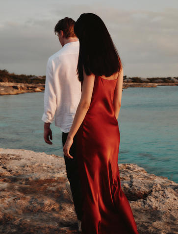 Couple walking by the coast at Amanyara
